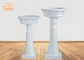 Vas Lantai Fiberglass Putih Mengkilap Klasik Dengan Alas Untuk Pernikahan 2 Ukuran